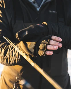 Simms Fishing WINDSTOPPER® Foldover Fishing Mitt Black