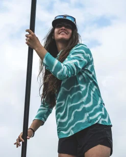 Simms Fishing Women's SolarFlex® Hoody Wave Print Gulf Blue